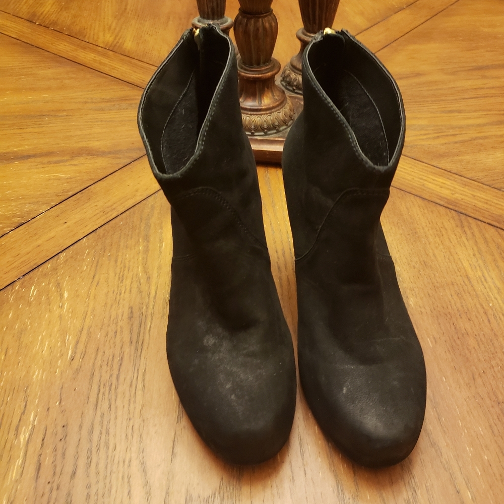 Women's Shoes - Picture 3 of 5